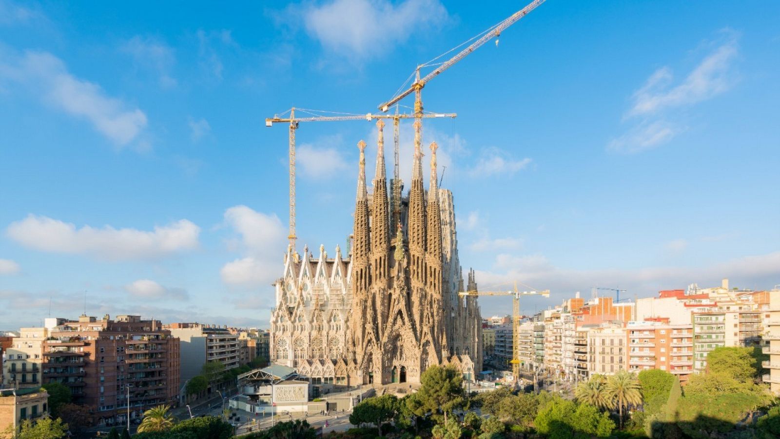 La Sagrada Familia aún en construcción.